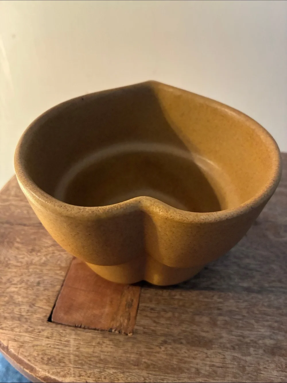 Bennington Potters Heart Baker Bowl mustard - 1948 dg Vermont USA pottery